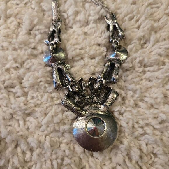 NWOT Silver Chunky Big Rhinestone Necklace + Earrings Set - Picture 9 of 10